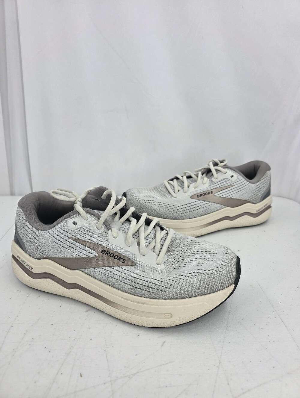 Brooks Ghost Max 2 Running Shoes Men's Size 10D Frost Grey Champagne 1104311D085